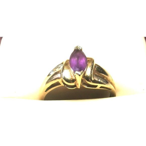 10KT Yellow Gold Purple Amethyst Oval with four diamond accents Vintage Size 7 - Picture 2 of 7